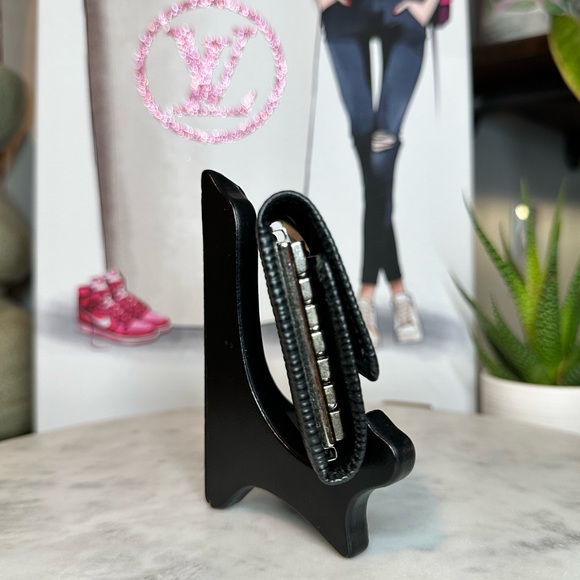 Louis Vuitton Black Epi 6 Key Holder - Picture 4 of 14